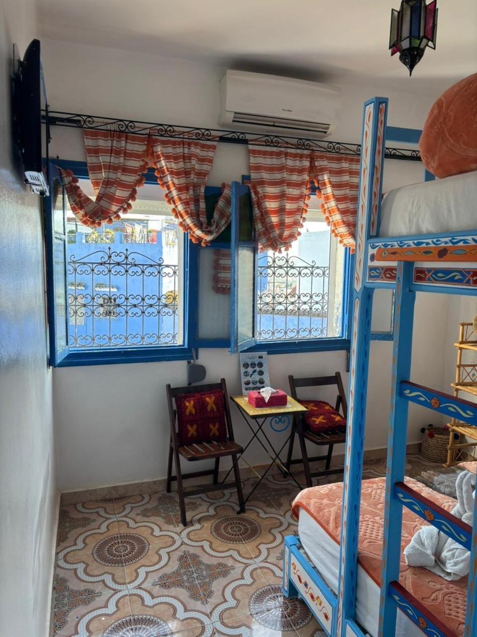 Hotel Sakura Чефчауен Екстериор снимка