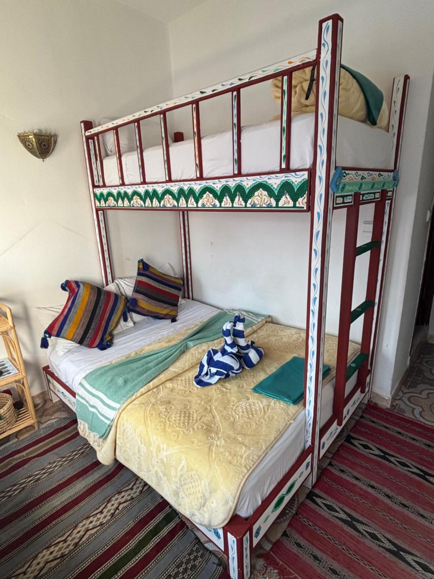 Hotel Sakura Чефчауен Екстериор снимка