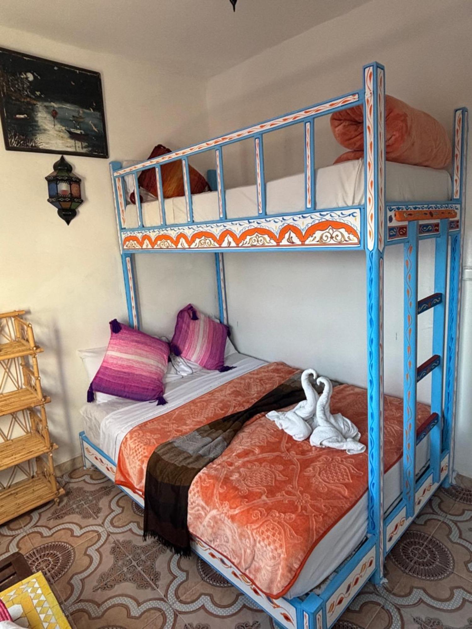 Hotel Sakura Чефчауен Екстериор снимка