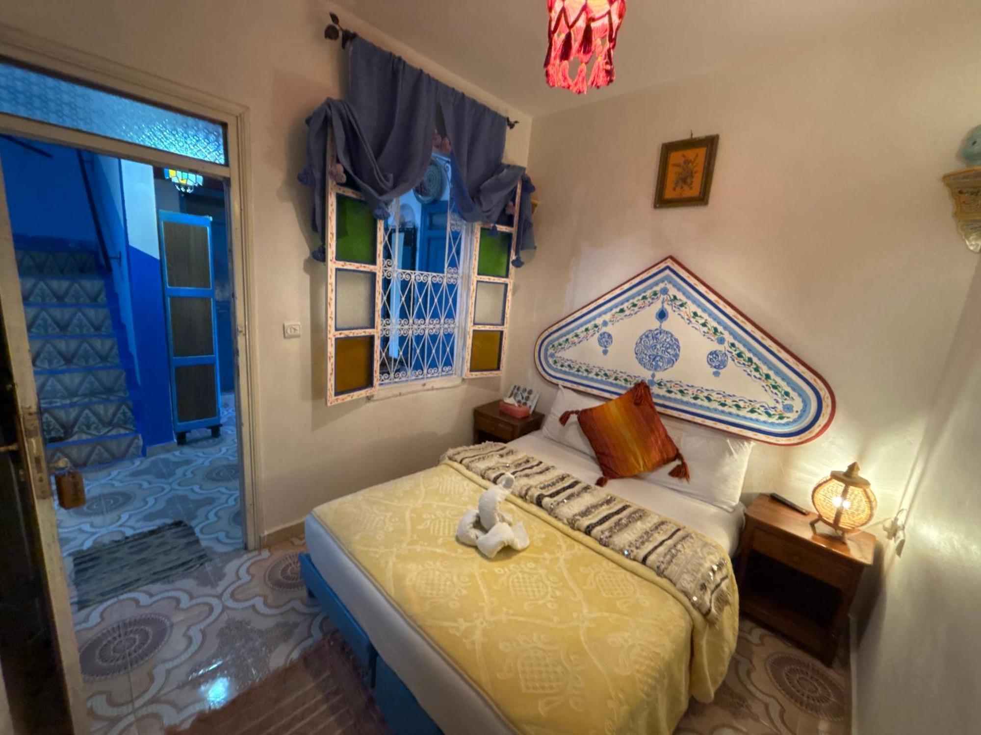 Hotel Sakura Чефчауен Екстериор снимка